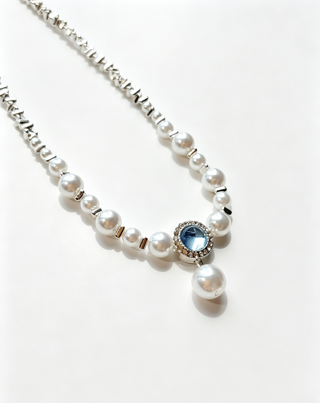 Aquamarine-Style Pearl Necklace with Retro Pendant