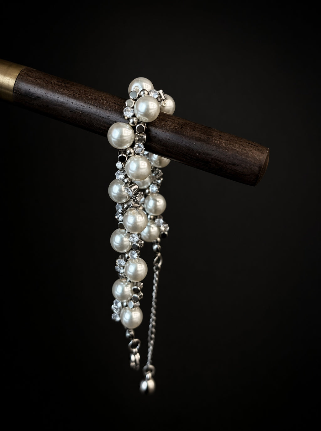 Retro Pearl Bracelet with Sparkle Detail for Women