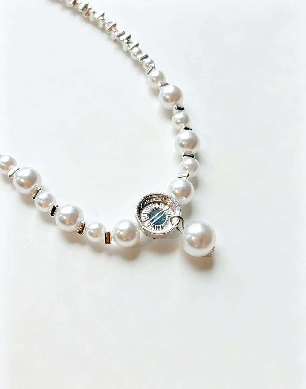Aquamarine-Style Pearl Necklace with Retro Pendant